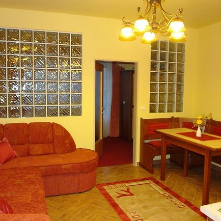 Sárvár Holdlux Apartmanok מראה חיצוני תמונה