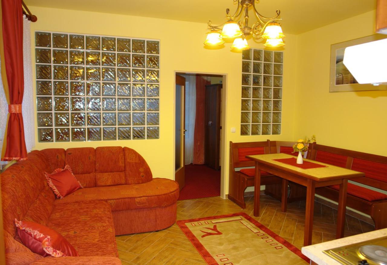 Sárvár Holdlux Apartmanok מראה חיצוני תמונה