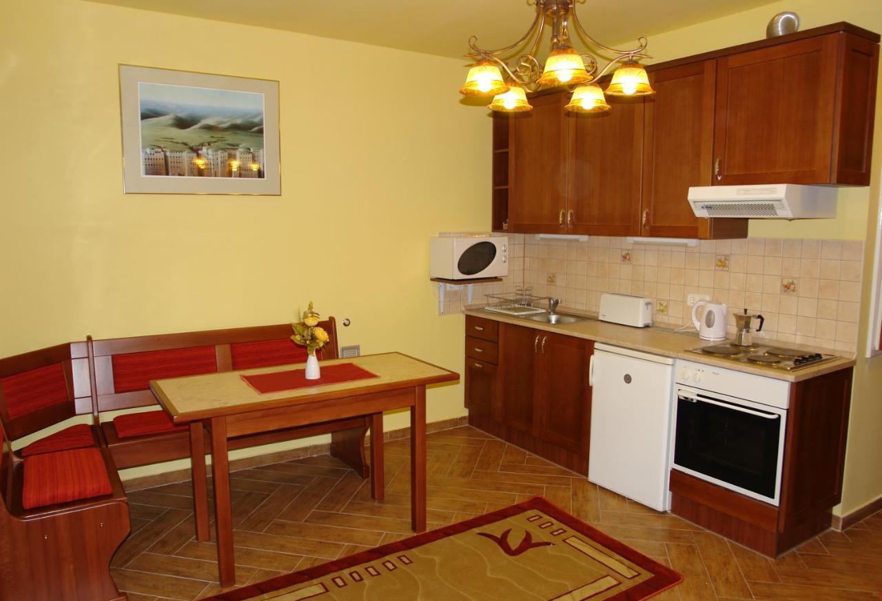 Sárvár Holdlux Apartmanok מראה חיצוני תמונה