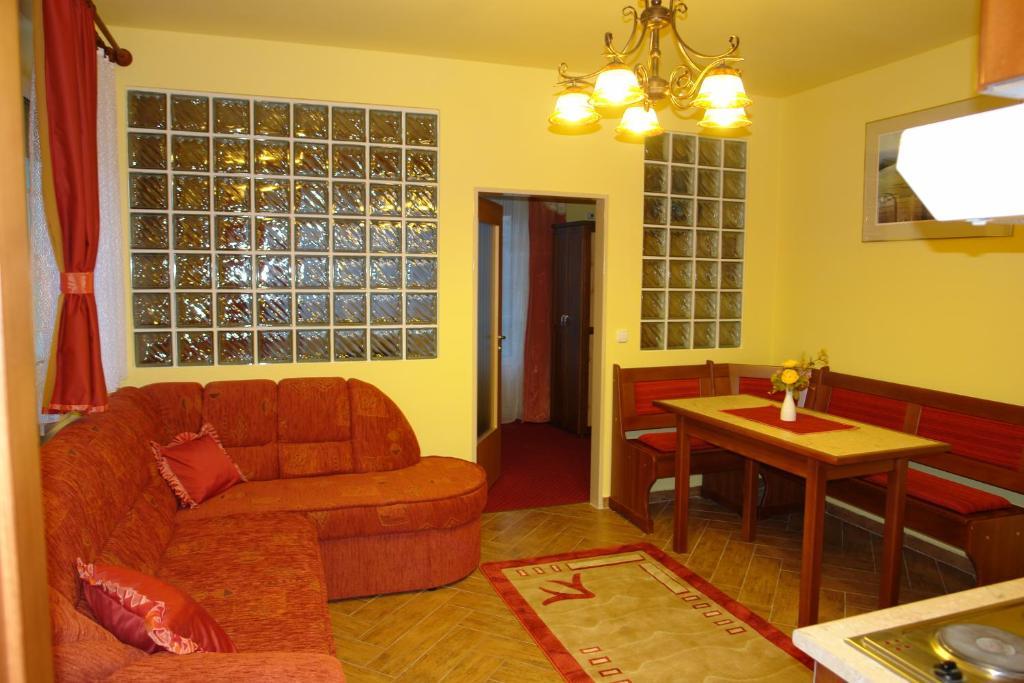 Sárvár Holdlux Apartmanok מראה חיצוני תמונה