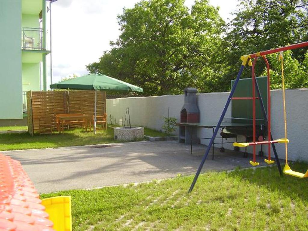 Sárvár Holdlux Apartmanok מראה חיצוני תמונה