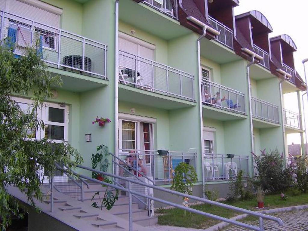 Sárvár Holdlux Apartmanok מראה חיצוני תמונה