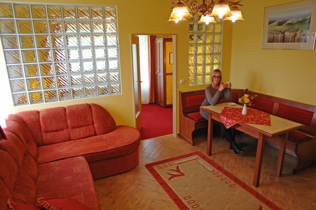 Sárvár Holdlux Apartmanok מראה חיצוני תמונה