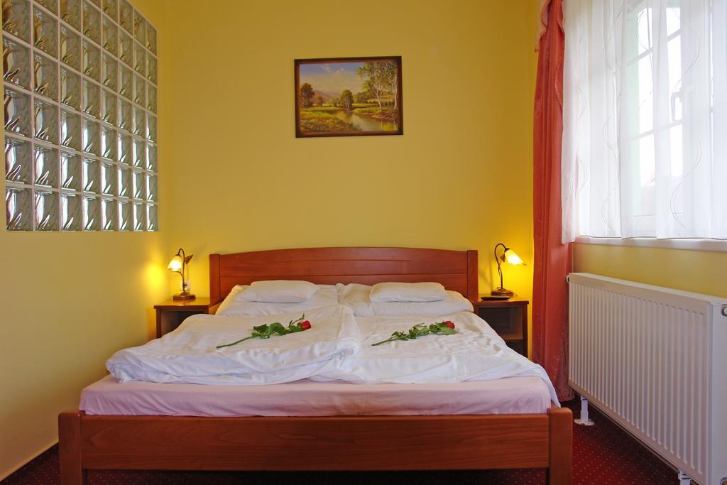 Sárvár Holdlux Apartmanok מראה חיצוני תמונה