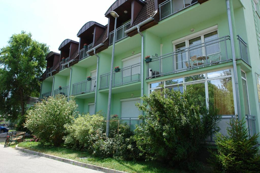 Sárvár Holdlux Apartmanok מראה חיצוני תמונה