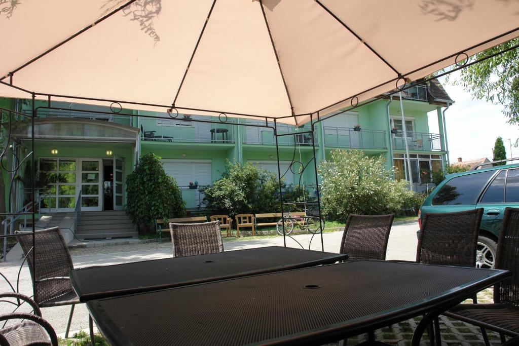 Sárvár Holdlux Apartmanok מראה חיצוני תמונה